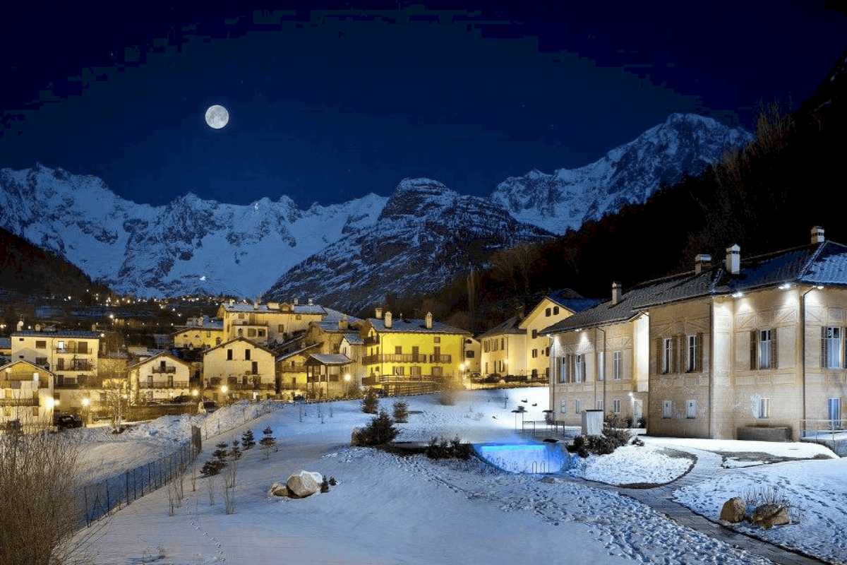 Un momento di relax alle Terme di Saint-Vincent, con vista sulle montagne