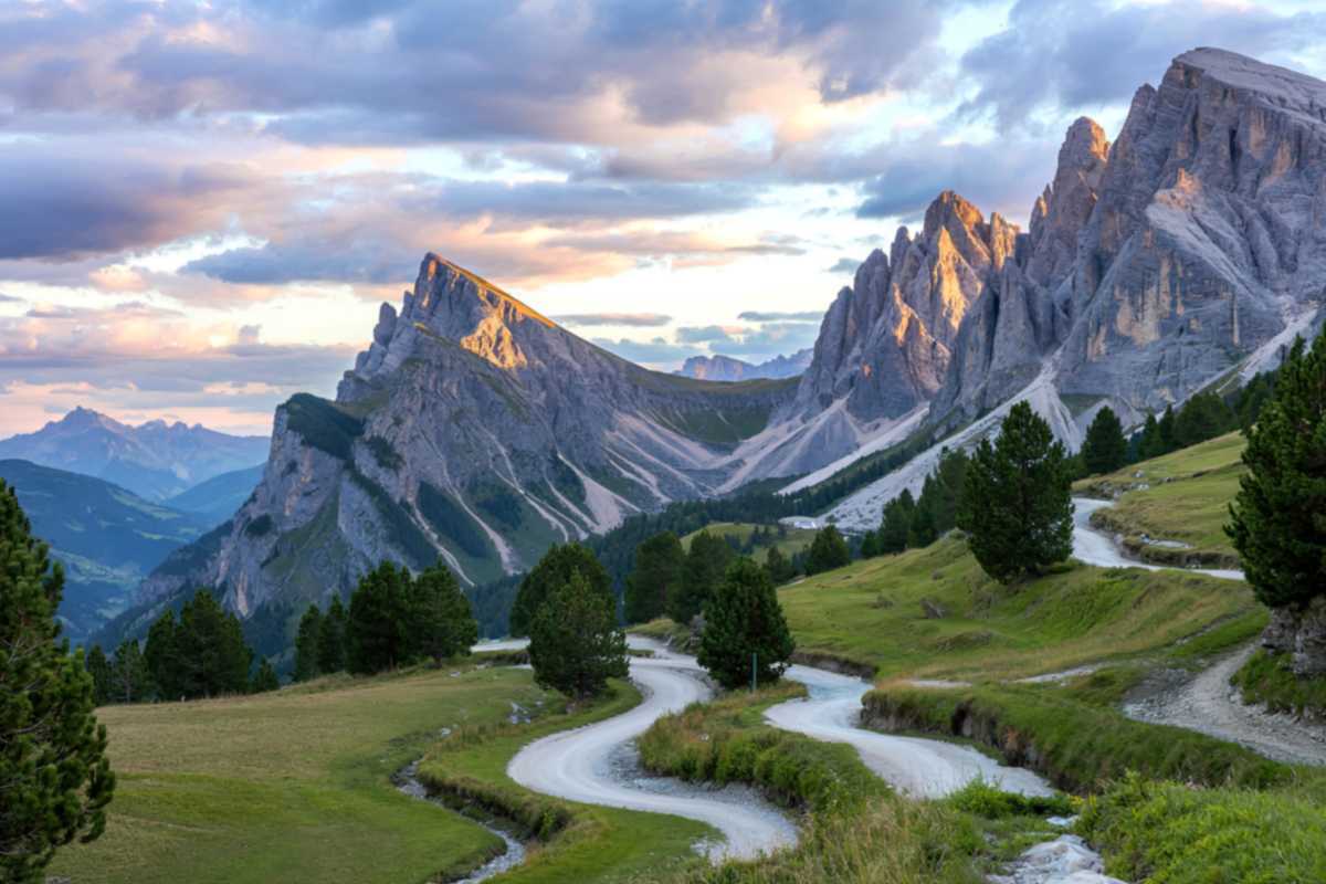 Veduta panoramica di Courmayeur e del Monte Bianco, mostra l'atmosfera alpina