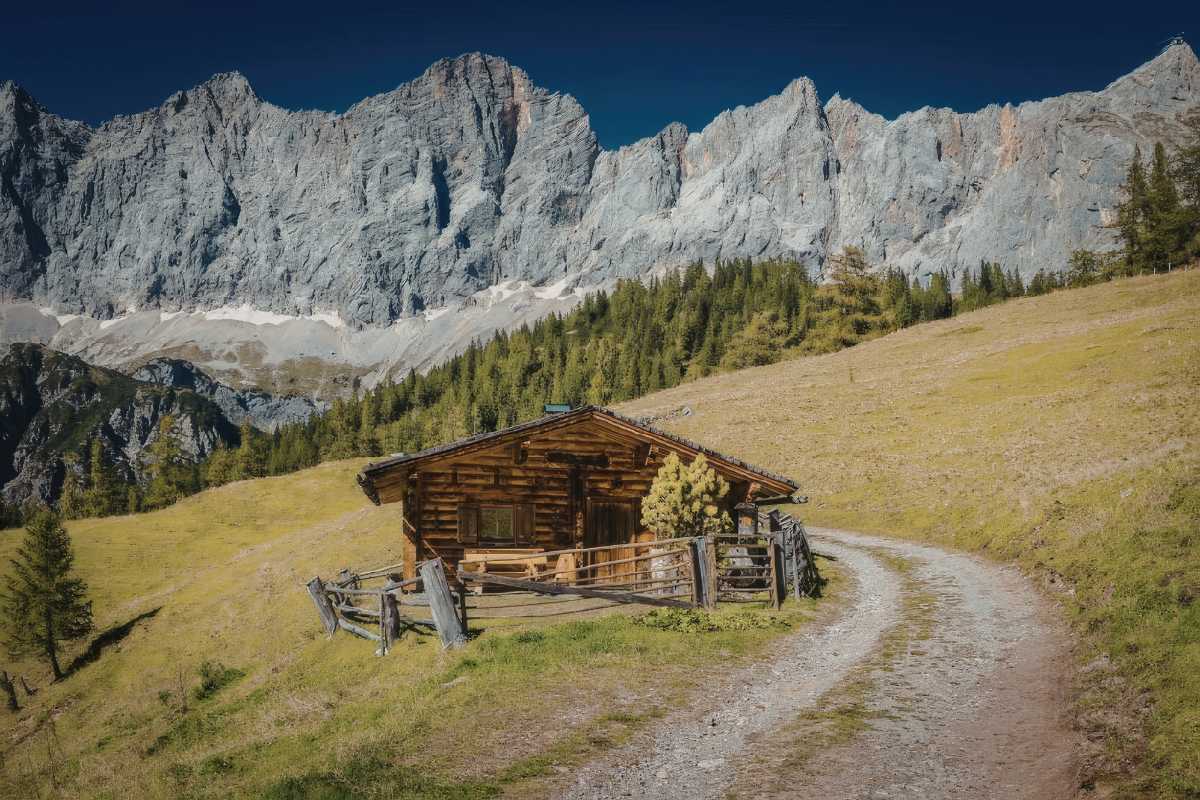 Panorama di La Thuile con le montagne sullo sfondo